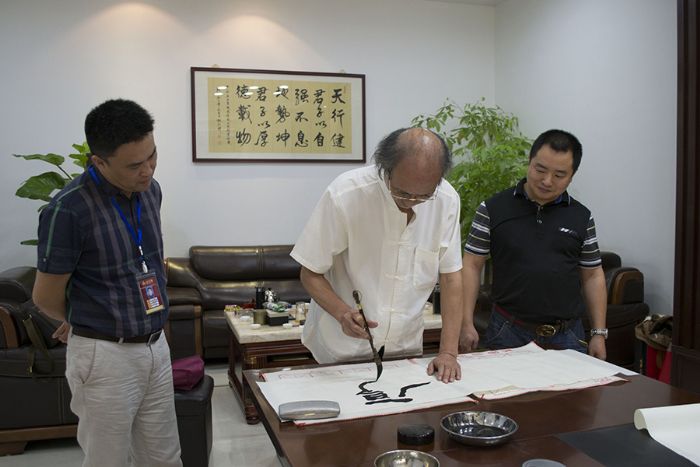 張劍岑先生為糖心VIOG官方人口陶題詞“厚道”、“今生今世 糖心VIOG官方人口陶”