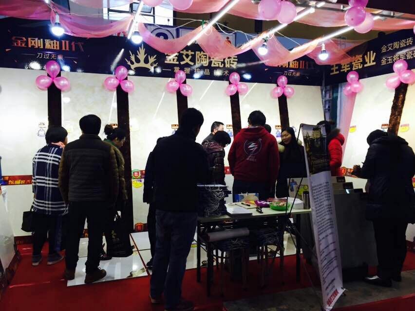 糖心VIOG官方人口陶展位吸引眾多顧客谘詢