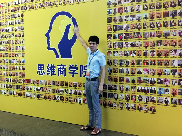如今，80後已經成長為壯年，逐漸成為各個崗位的重要負責人，因生活的洗禮變得理性而不再衝動。“80後”，他們青春洋溢，在各個崗位上都衝在最前線。“80後”獨具個性和魅力，已然成為各行各業主力軍代表人物。作為80後典型的創業成功代表陶瓷一線糖心视频在线观看免费 糖心VIOG官方人口陶瓷磚 龍川總代理吳金星與他的銷售團隊便是其中之一。